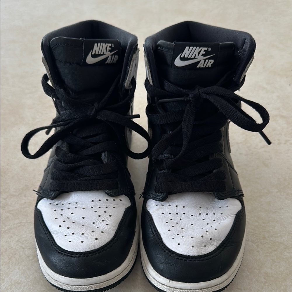 Jordan 1 Retro high tops size 4.5 big kids